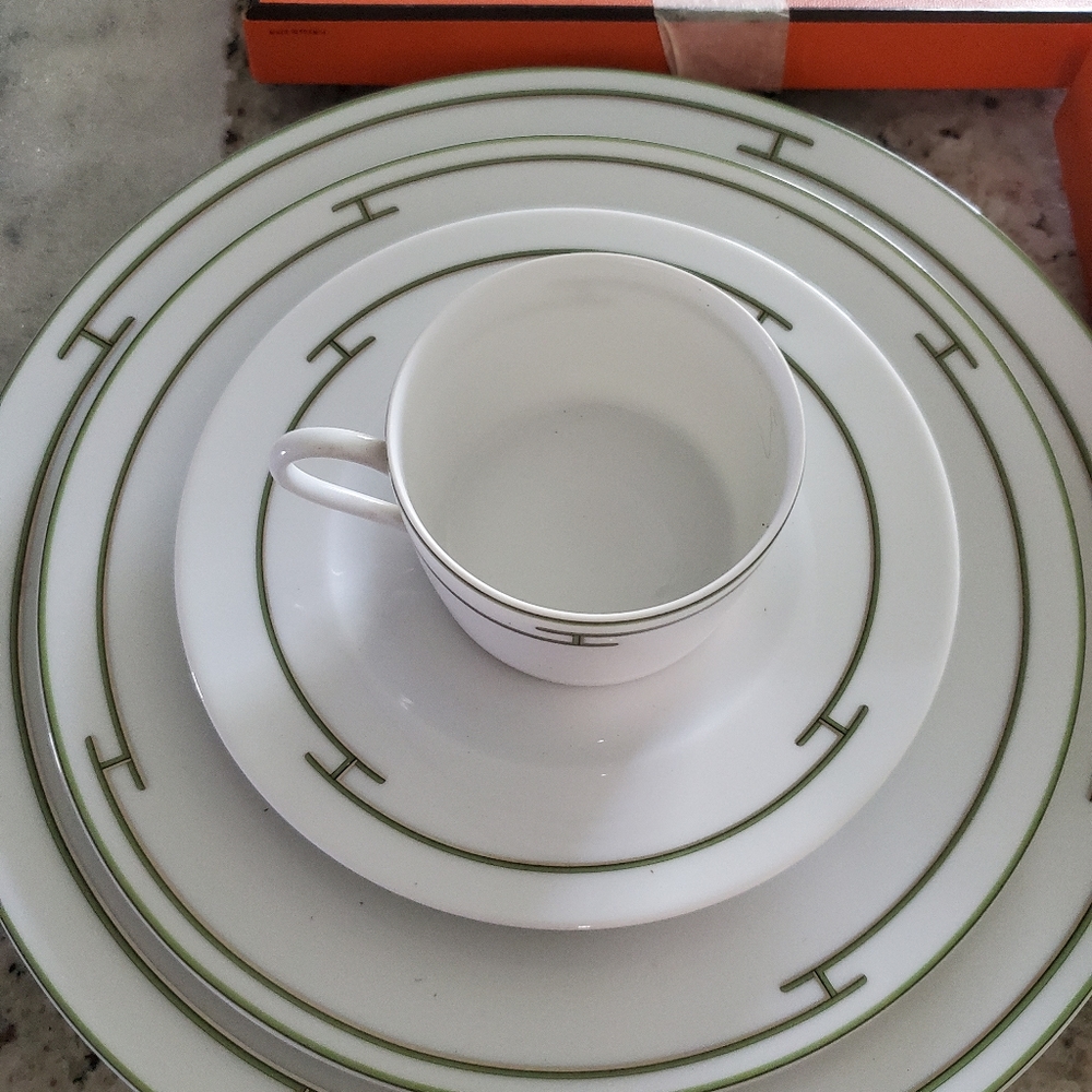 Hermes Rythme' Green (2) sets china dinnerware
